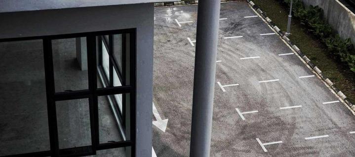 Chemin d'accès et parking Montauban